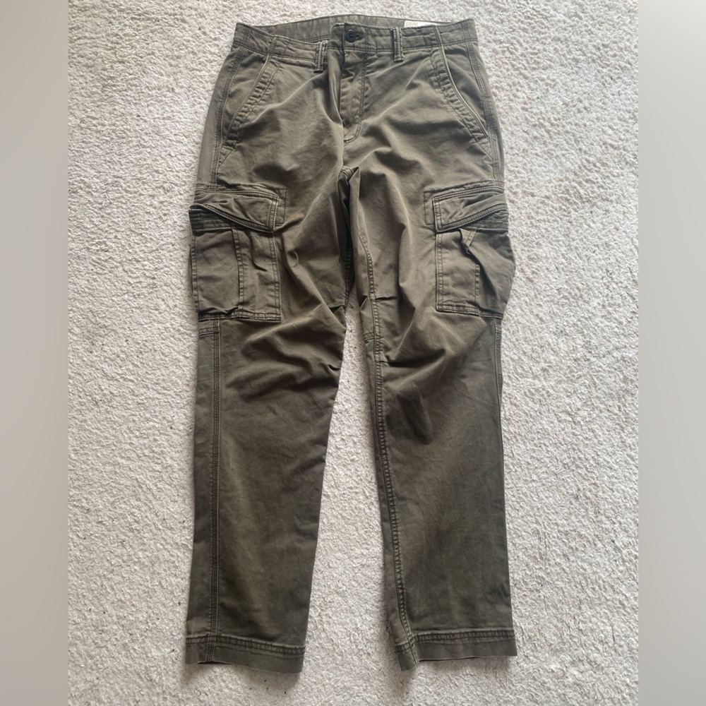 Comfortable Old Navy Olive/Army Green Cargo Pants! 32x30 slim taper fit